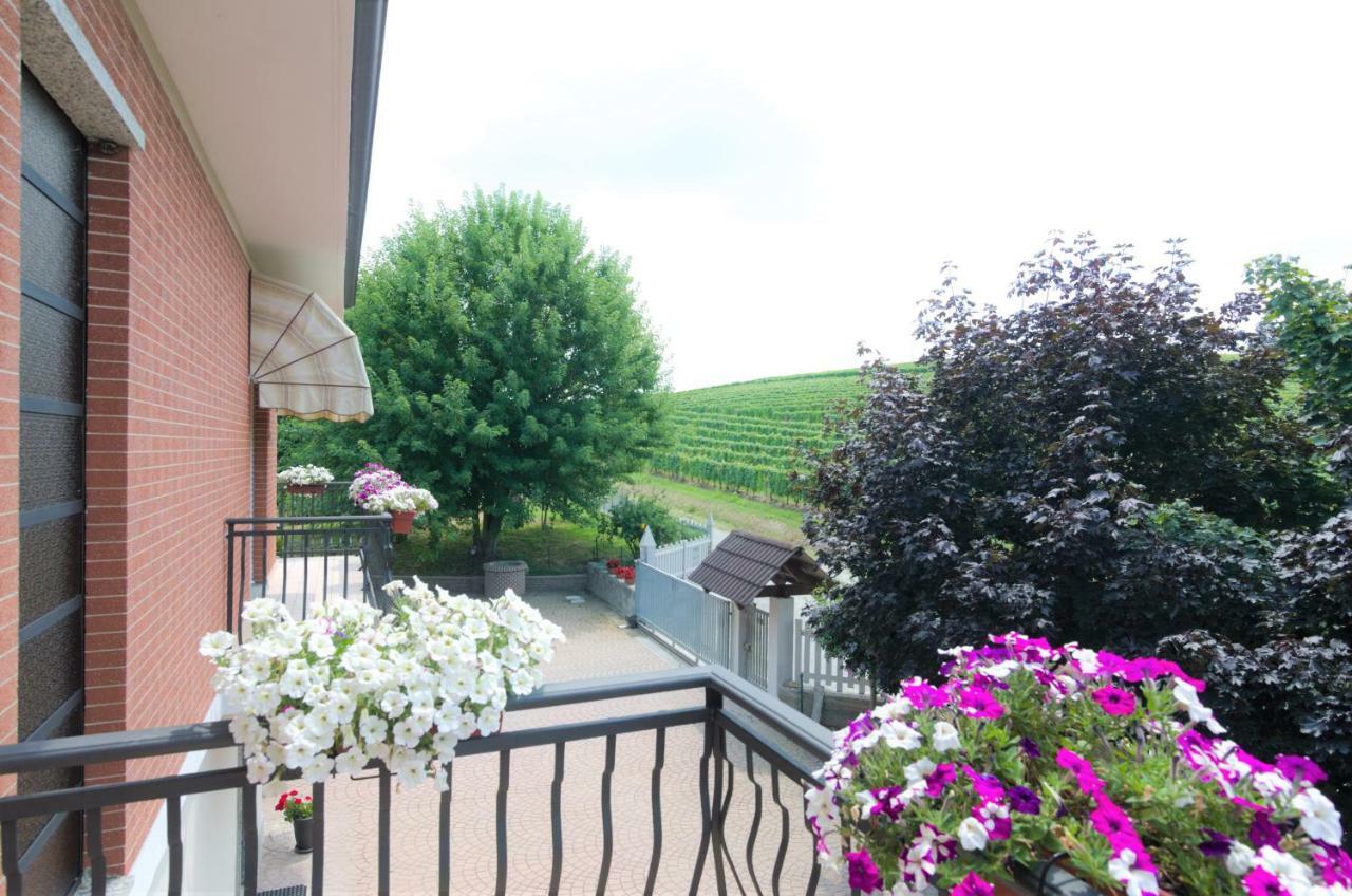 B&B Da Laura E Aldo Neive Exterior photo